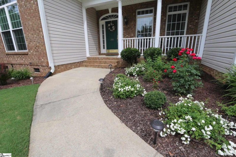 Property image 2 at 208 Draymoor Lane, Simpsonville, SC 29681