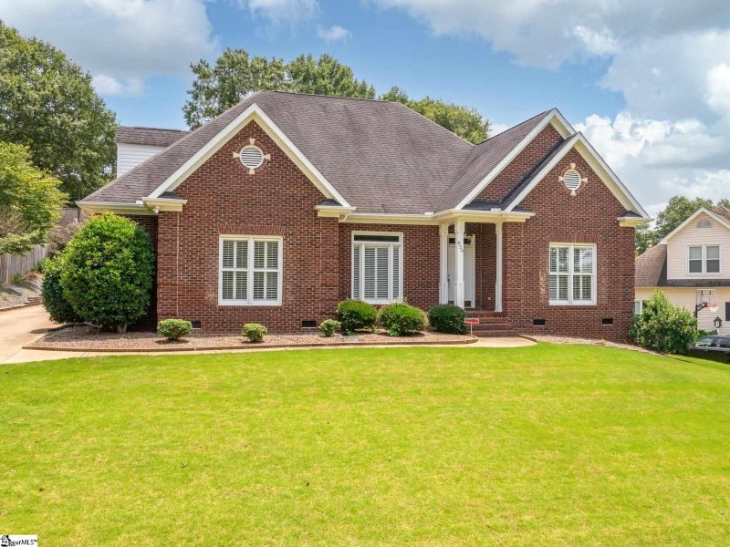 Property image 2 at 820 Knollwood Drive, Greenville, SC 29607