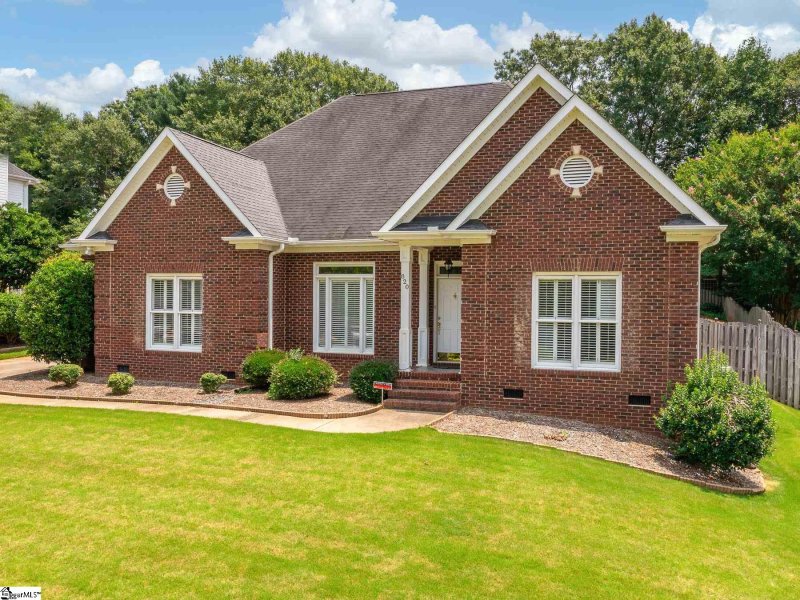 Property image 4 at 820 Knollwood Drive, Greenville, SC 29607