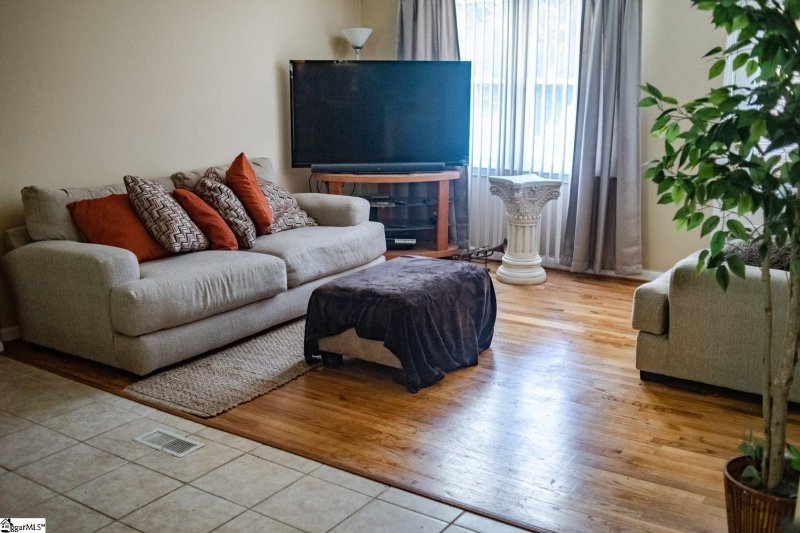 Property image 2 at 210 Brooklawn Drive, Fountain Inn, SC 29644