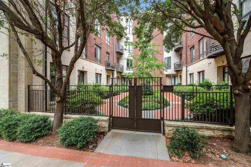 Property image 2 at 224 S Laurens Street, Greenville, SC 29601