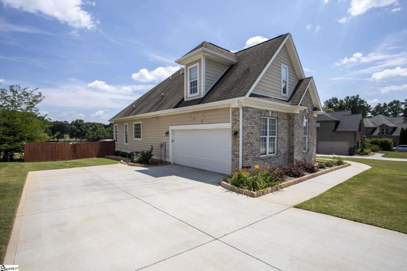 Property image 2 at 216 Saddlehorn Lane, Easley, SC 29642