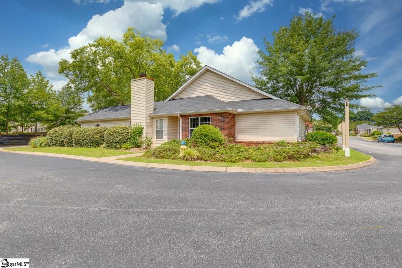 Property image 2 at 201 Woodruff Park Lane, Simpsonville, SC 29681