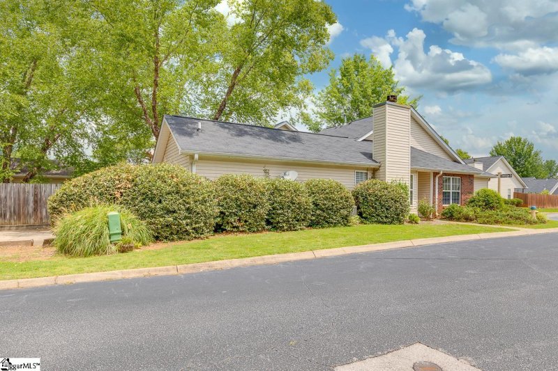 Property image 3 at 201 Woodruff Park Lane, Simpsonville, SC 29681