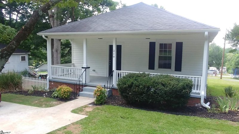 Property image 2 at 219 Mountain Crest Drive, Easley, SC 29640