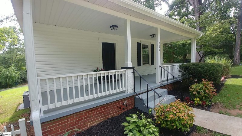 Property image 3 at 219 Mountain Crest Drive, Easley, SC 29640