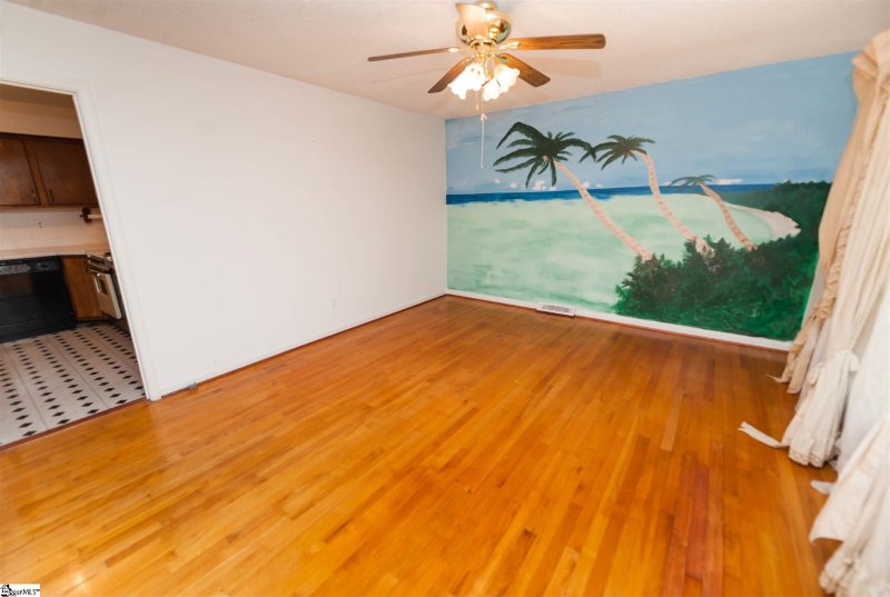 Property image 2 at 204 Seven Oaks Lane, Spartanburg, SC 29301