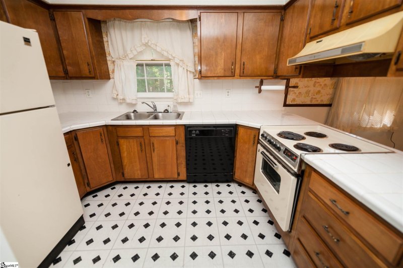 Property image 3 at 204 Seven Oaks Lane, Spartanburg, SC 29301