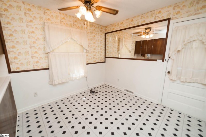 Property image 4 at 204 Seven Oaks Lane, Spartanburg, SC 29301