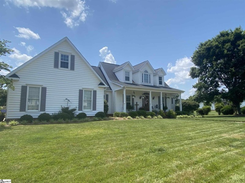 Property image 2 at 8 Wheatstone Court, Greenville, SC 29617