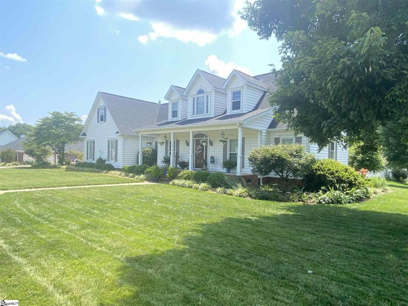 Property image 3 at 8 Wheatstone Court, Greenville, SC 29617