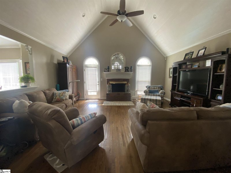 Property image 5 at 8 Wheatstone Court, Greenville, SC 29617