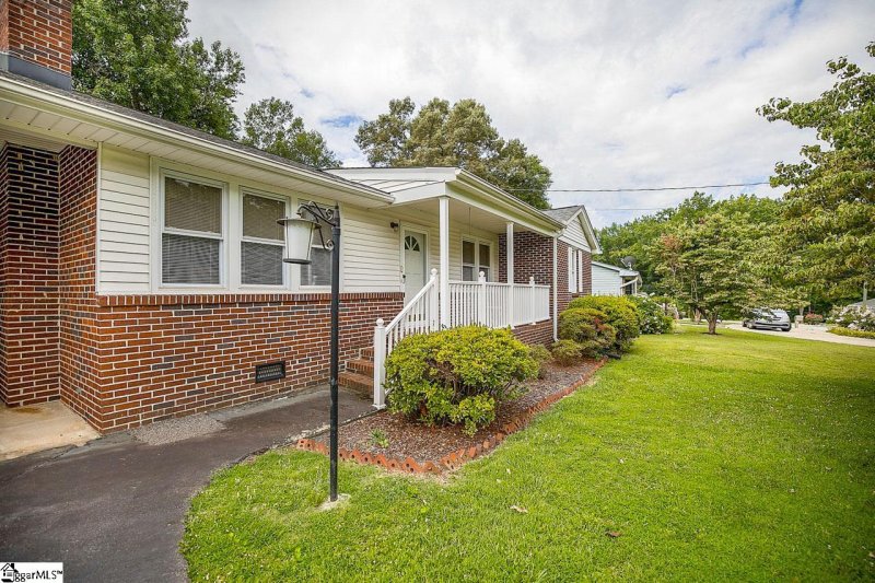 Property image 2 at 6 Merrywood Drive, Taylors, SC 29687