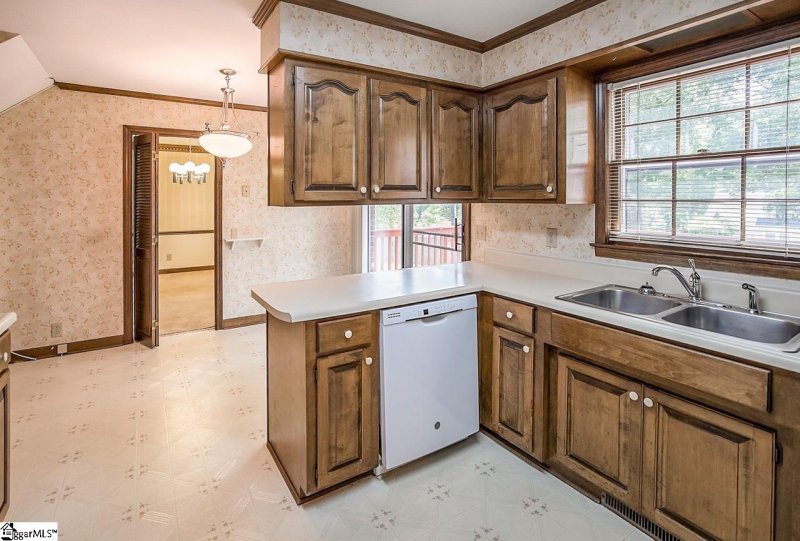 Property image 3 at 10 Raintree Court, Taylors, SC 29687