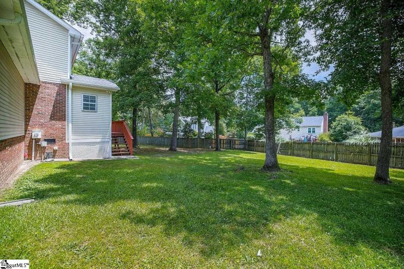 Property image 5 at 10 Raintree Court, Taylors, SC 29687