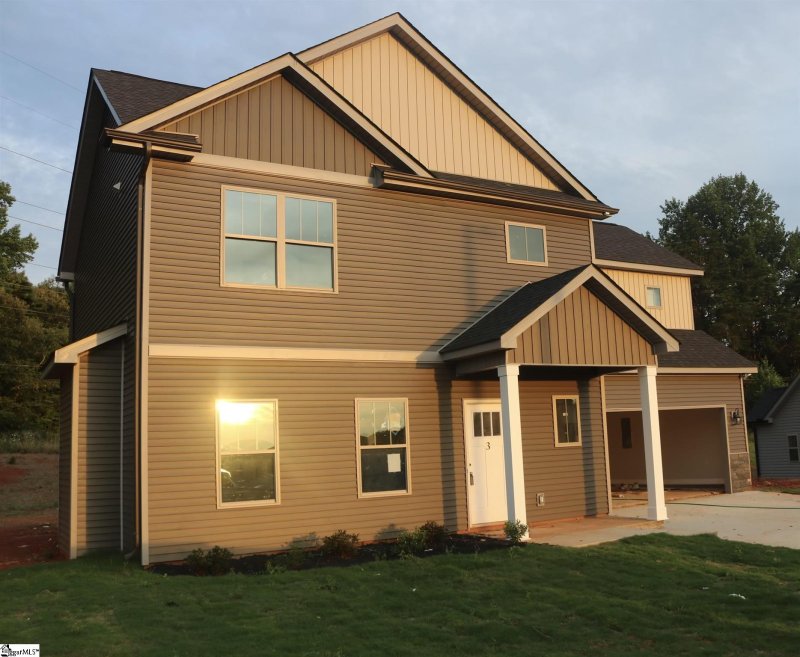 Property image 2 at 3 Hershey Drive, Piedmont, SC 29673