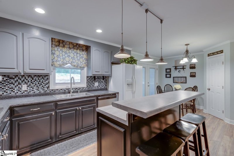 Property image 2 at 112 Eisenhower Street, Easley, SC 29642