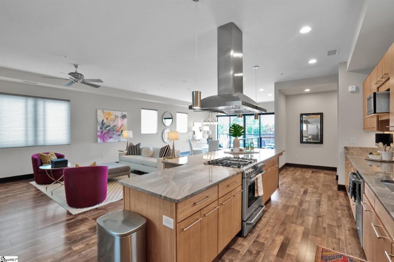 Property image 4 at 400 E McBee Avenue, Greenville, SC 29601