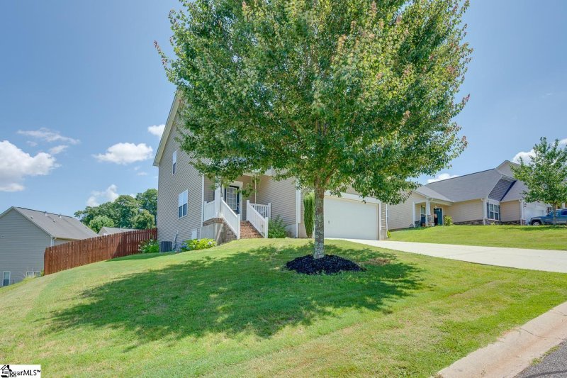 Property image 4 at 556 Branch Wood Drive, Boiling Springs, SC 29316