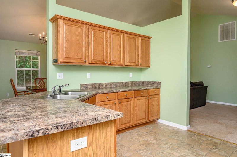 Property image 3 at 135 Stockbridge Drive, Spartanburg, SC 29301-5961