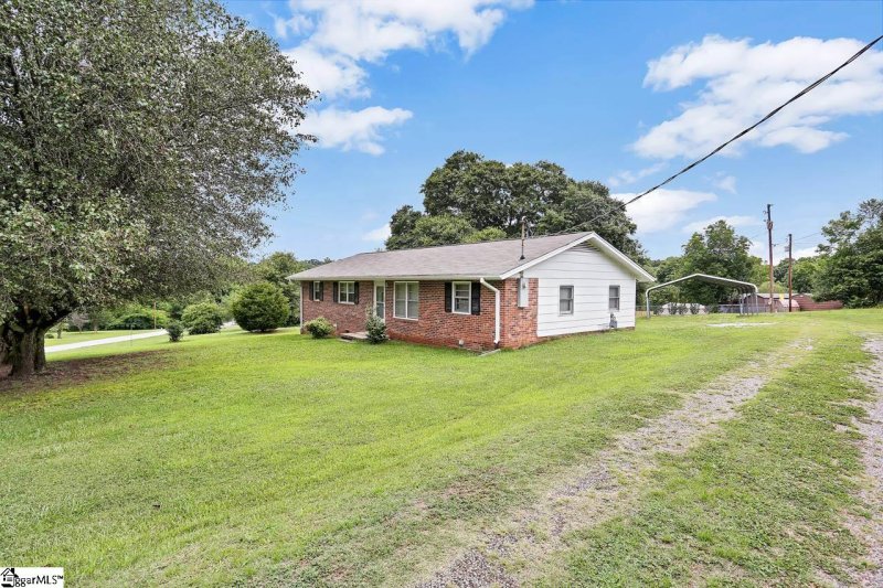 Property image 2 at 338 Lakeview Drive, Liberty, SC 29657-9128