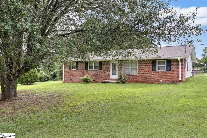 Property image 3 at 338 Lakeview Drive, Liberty, SC 29657-9128