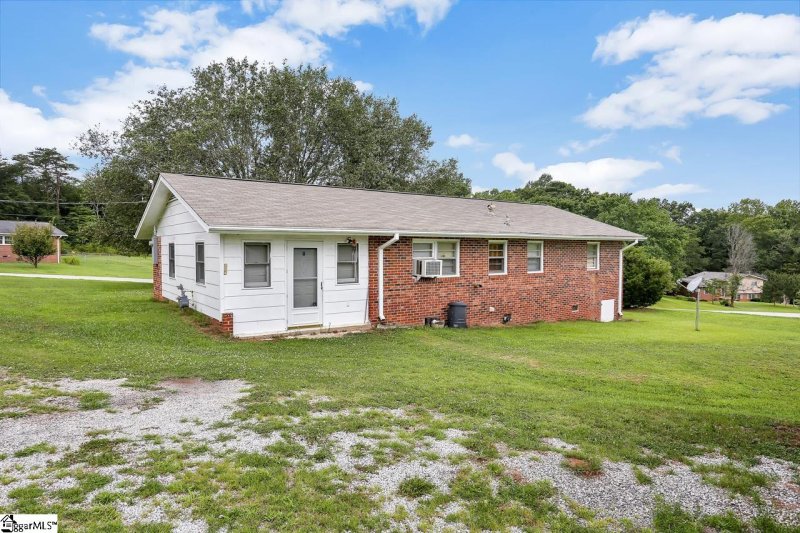 Property image 4 at 338 Lakeview Drive, Liberty, SC 29657-9128