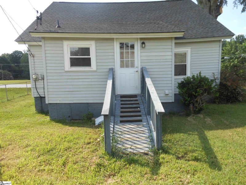 Property image 3 at 105 1st Street, Fountain Inn, SC 29644