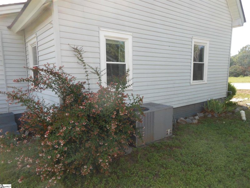 Property image 4 at 105 1st Street, Fountain Inn, SC 29644