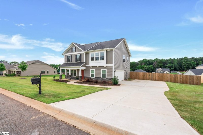 Property image 2 at 424 Majestic View Court, Inman, SC 29349