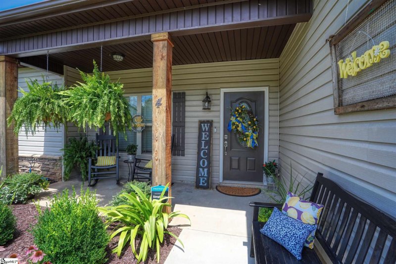 Property image 2 at 4 Calderwood Court, Greer, SC 29651