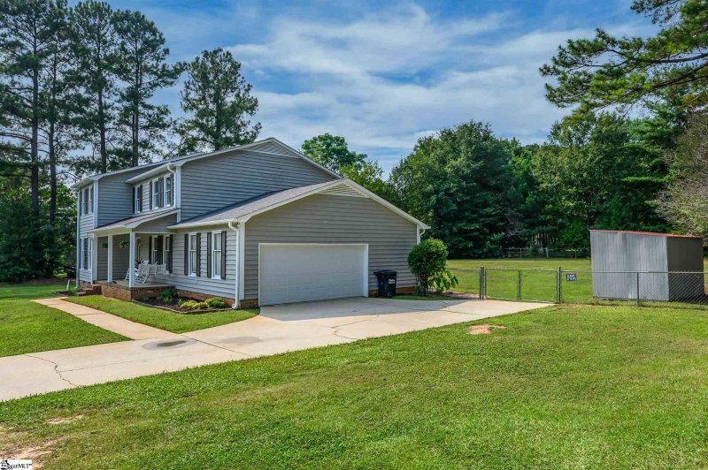 Property image 2 at 304 Harness Trail, Simpsonville, SC 29681