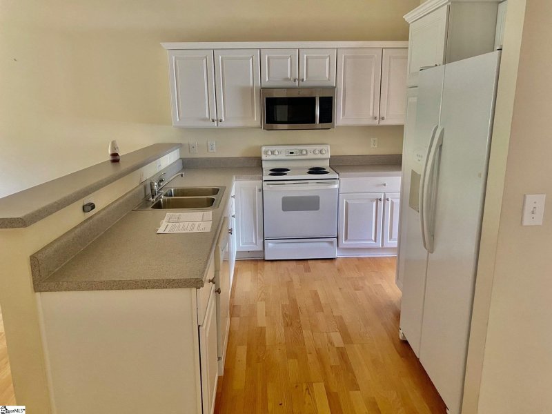 Property image 3 at 690 Ivybrooke Avenue, Greenville, SC 29615
