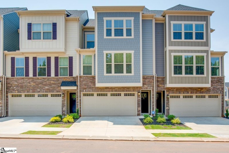 Property image 2 at 9 Questover Drive, Greenville, SC 29607