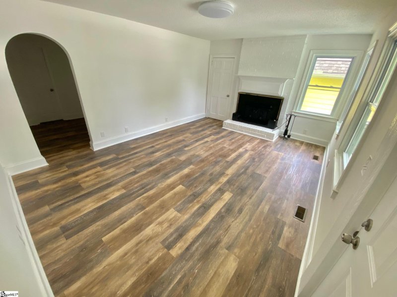 Property image 4 at 111 Ivydale Drive, Greenville, SC 29609-1925