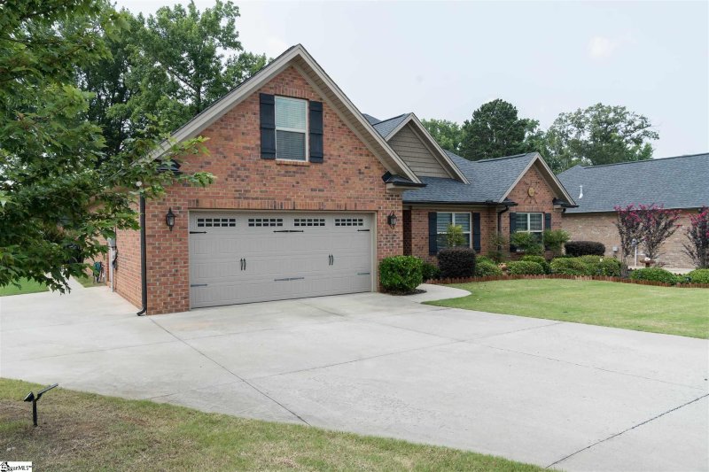 Property image 2 at 811 E Frank Bush Avenue, Inman, SC 29349