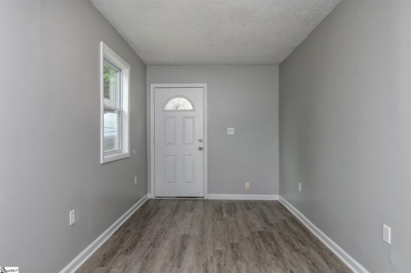 Property image 2 at 4 Mosher Street, Greenville, SC 29609