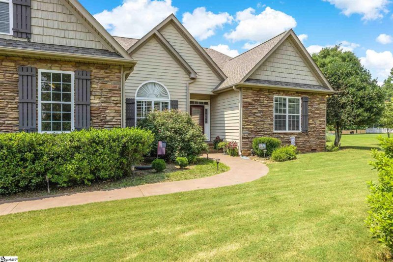 Property image 2 at 104 Shovler Court, Taylors, SC 29687