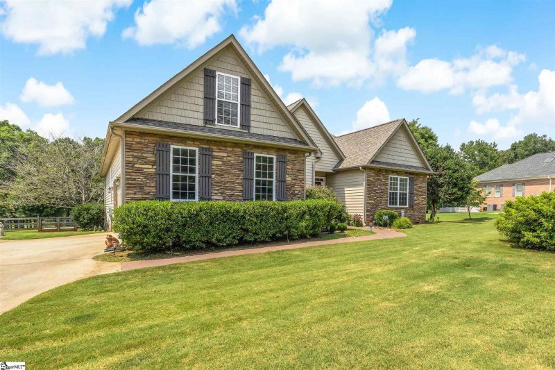 Property image 3 at 104 Shovler Court, Taylors, SC 29687