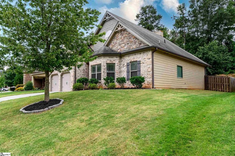 Property image 2 at 231 Dairwood Drive, Simpsonville, SC 29680