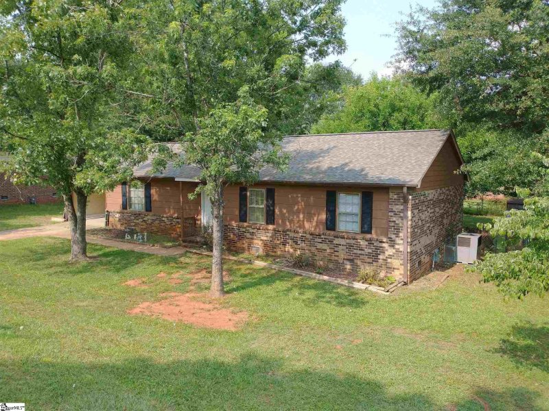 Property image 2 at 43 Riverwood Circle, Greenville, SC 29617