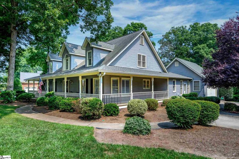 Property image 2 at 210 E Cranberry Lane, Greenville, SC 29615-5502