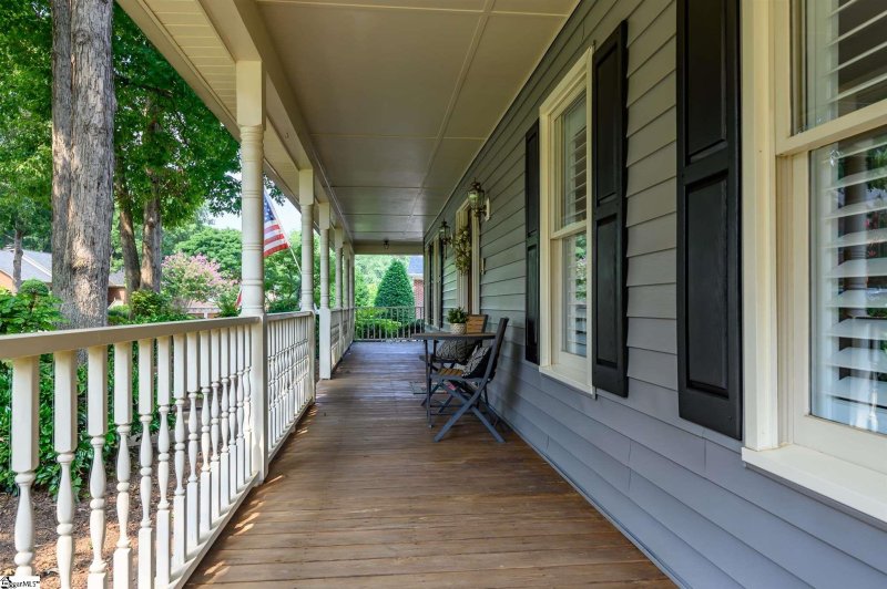 Property image 3 at 210 E Cranberry Lane, Greenville, SC 29615-5502