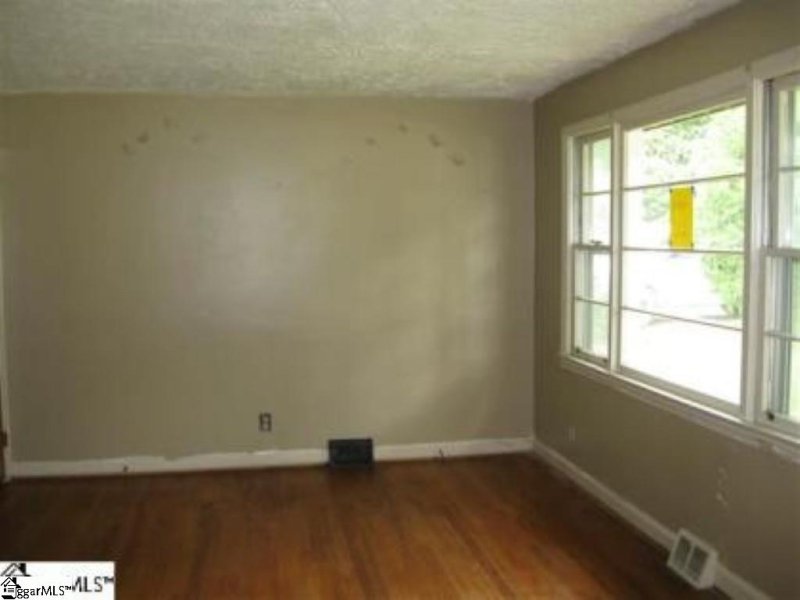 Property image 4 at 111 N Wingate Road, Greenville, SC 29605