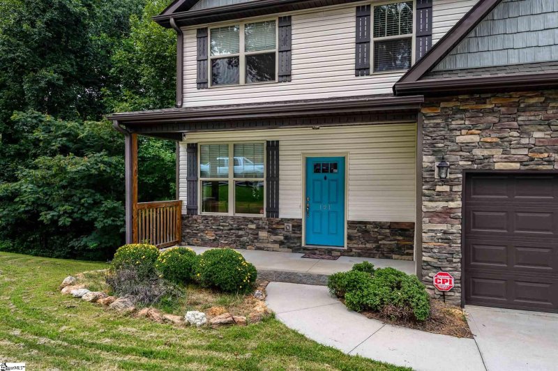 Property image 3 at 121 Cascade Drive, Greer, SC 29651
