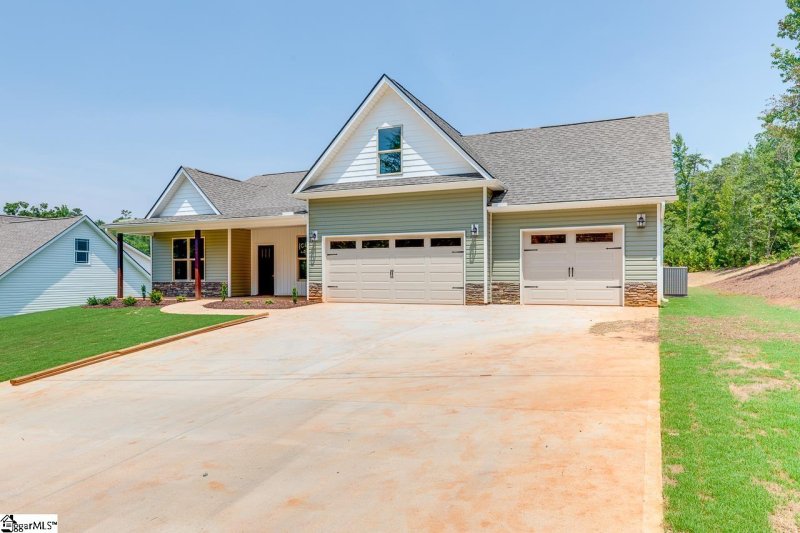 Property image 2 at 106 Inlet Pointe Drive, Anderson, SC 29625