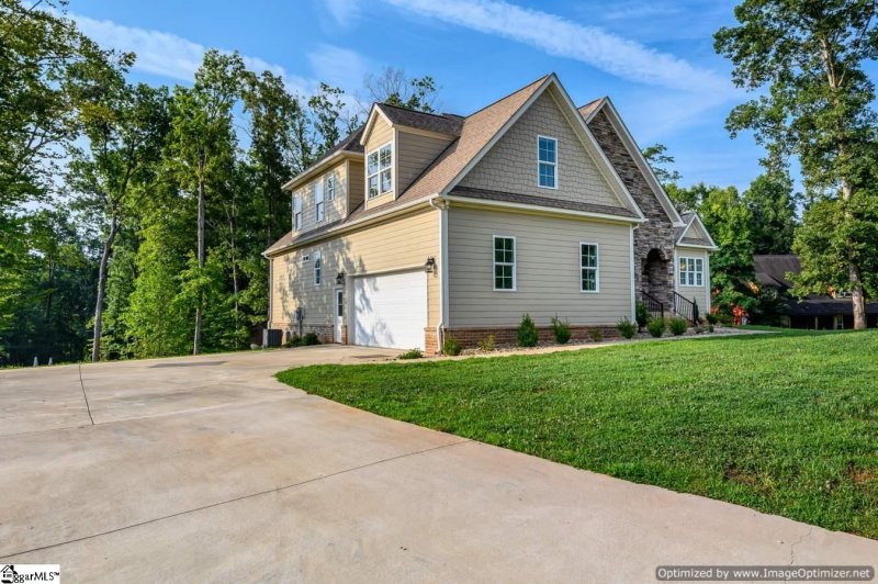 Property image 2 at 201 Ballyhoo Court, Greer, SC 29651