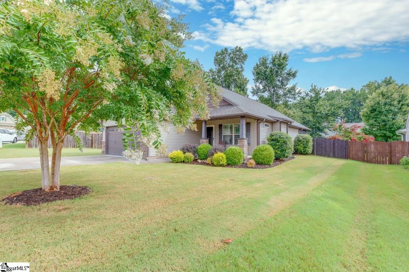 Property image 2 at 304 Sedgebrook Drive, Simpsonville, SC 29681