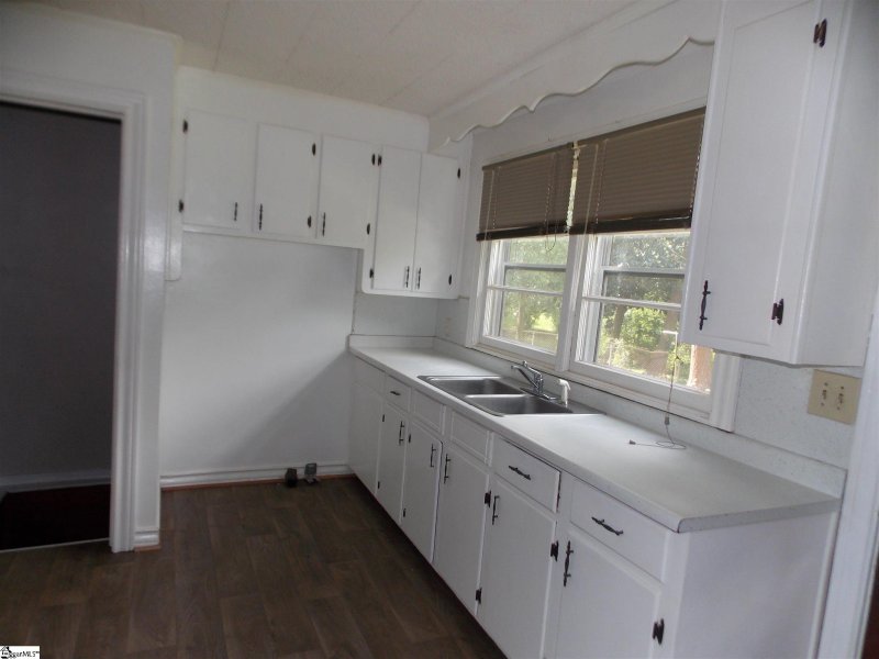 Property image 3 at 52 Foxhall Road, Greenville, SC 29605-2546