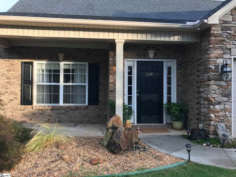 Property image 2 at 609 Summerville Way, Greenville, SC 29609